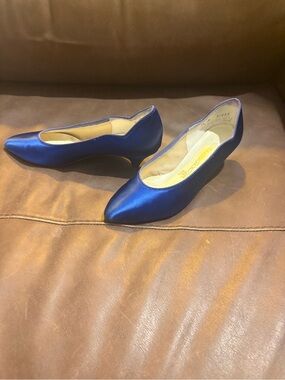 Comfortiva Women's Blue Satin Pointed Kitten Heels